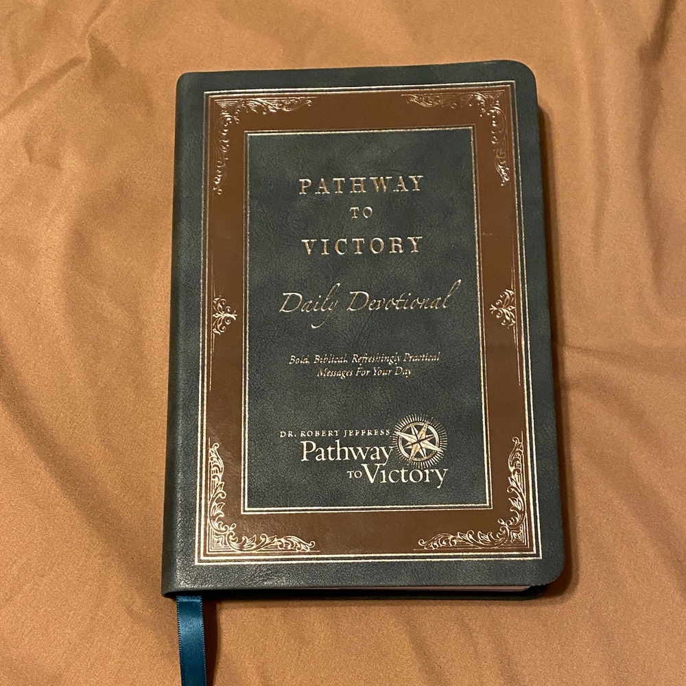 🆕NWOT 📚Pathway to Victory Daily Devotional Book